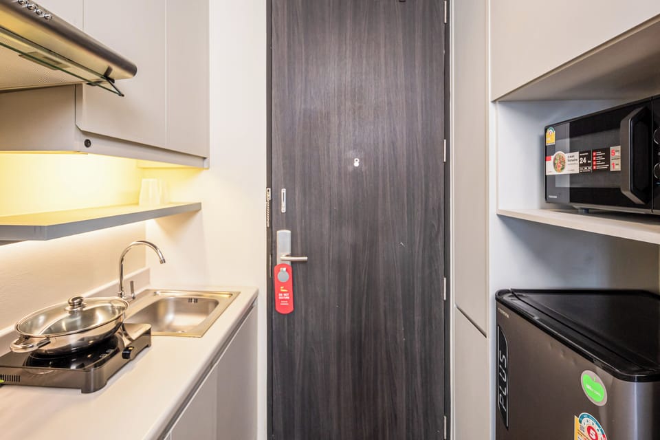 Comfy Double or Twin Suite Room | In-room safe, desk, WiFi (free), bed sheets