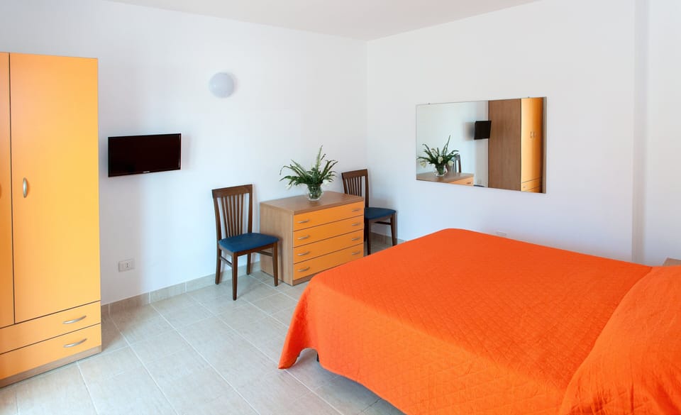 Club Apartment, 2 Double Beds | Pillowtop beds, minibar, desk, laptop workspace
