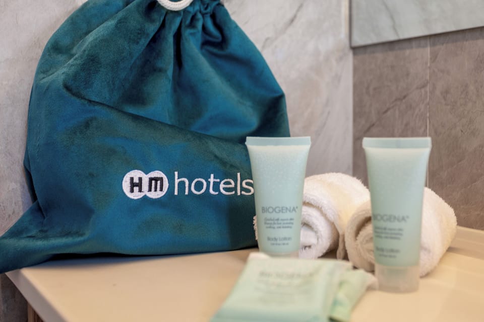 Double Room | In-room safe, desk, soundproofing, free WiFi