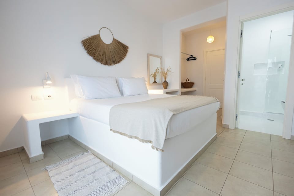 Minibar, soundproofing, WiFi (free)
