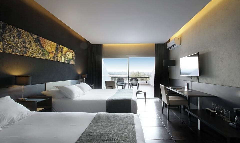 Deluxe Room | Premium bedding, pillowtop beds, minibar, in-room safe