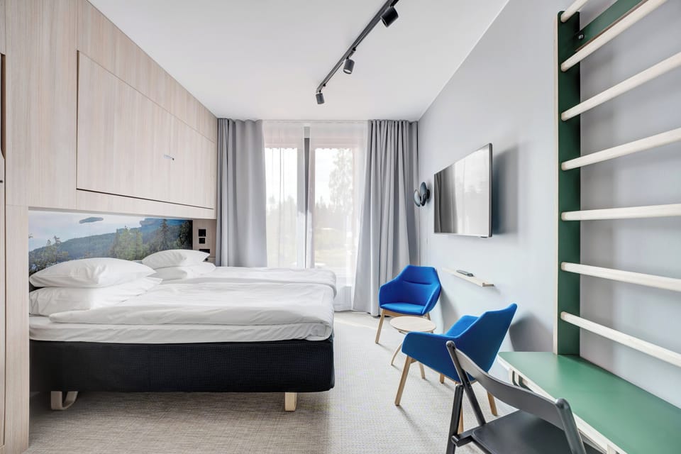 Standard Twin Room (Extra bed possible) | Laptop workspace, blackout drapes, iron/ironing board