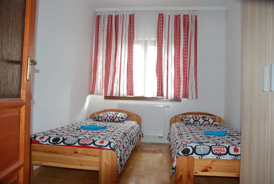 Exclusive Apartment | Individually decorated, individually furnished, desk, laptop workspace