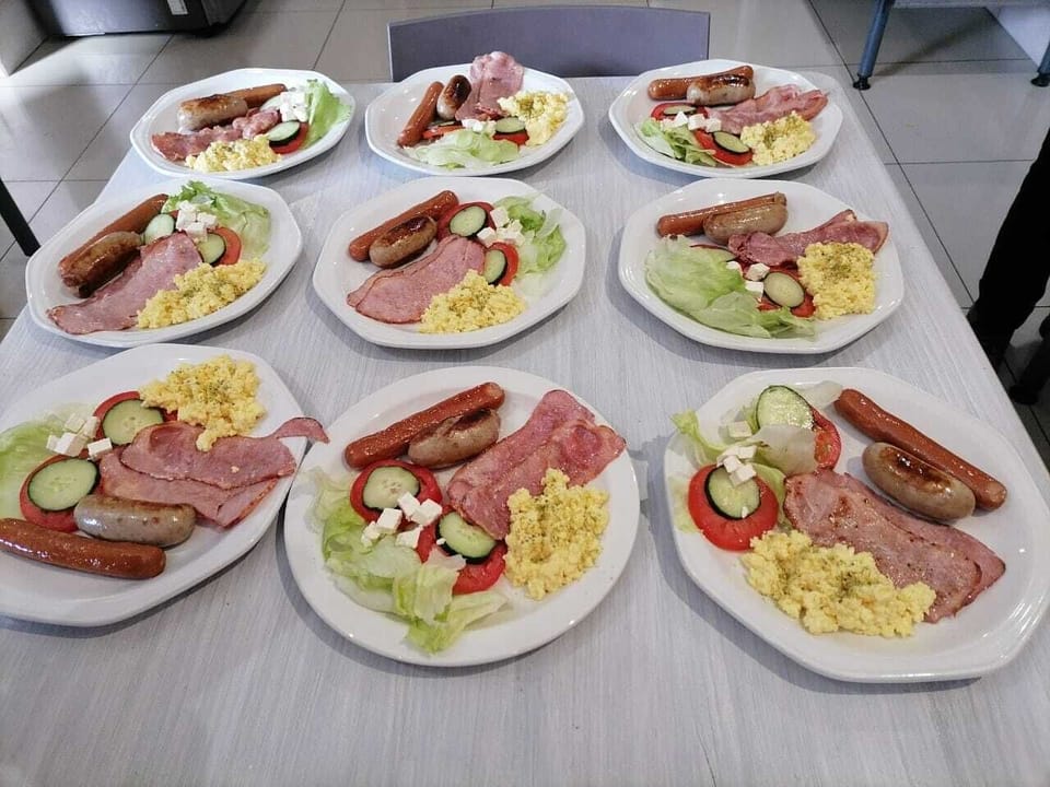 Daily English breakfast for a fee