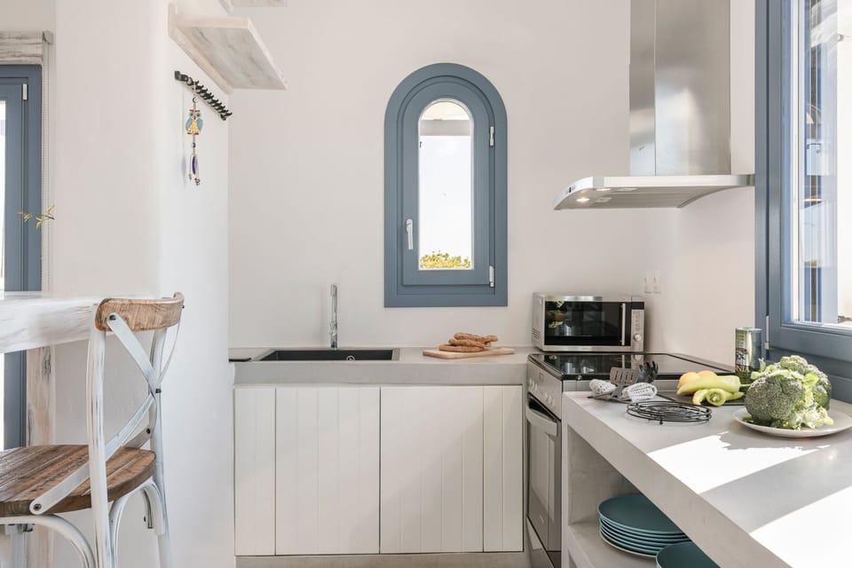 Traditional House | Private kitchen | Fridge, dishwasher, cookware/dishes/utensils