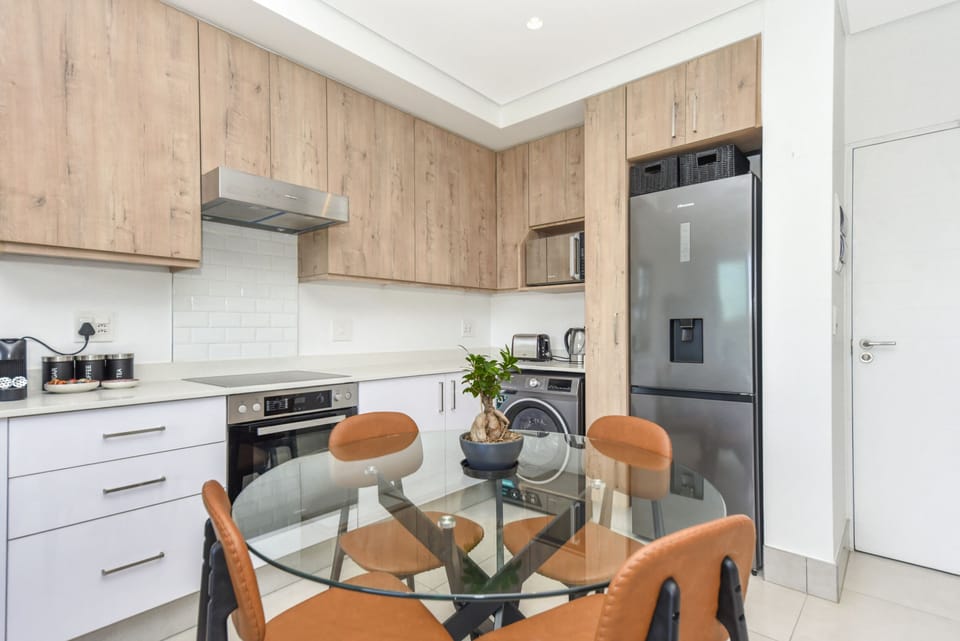 Comfort Apartment | Private kitchen | Fridge, microwave, oven, stovetop