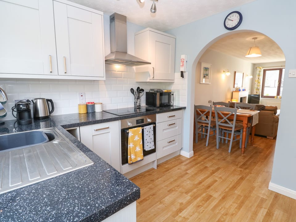 Fridge, dishwasher, cookware/dishes/utensils