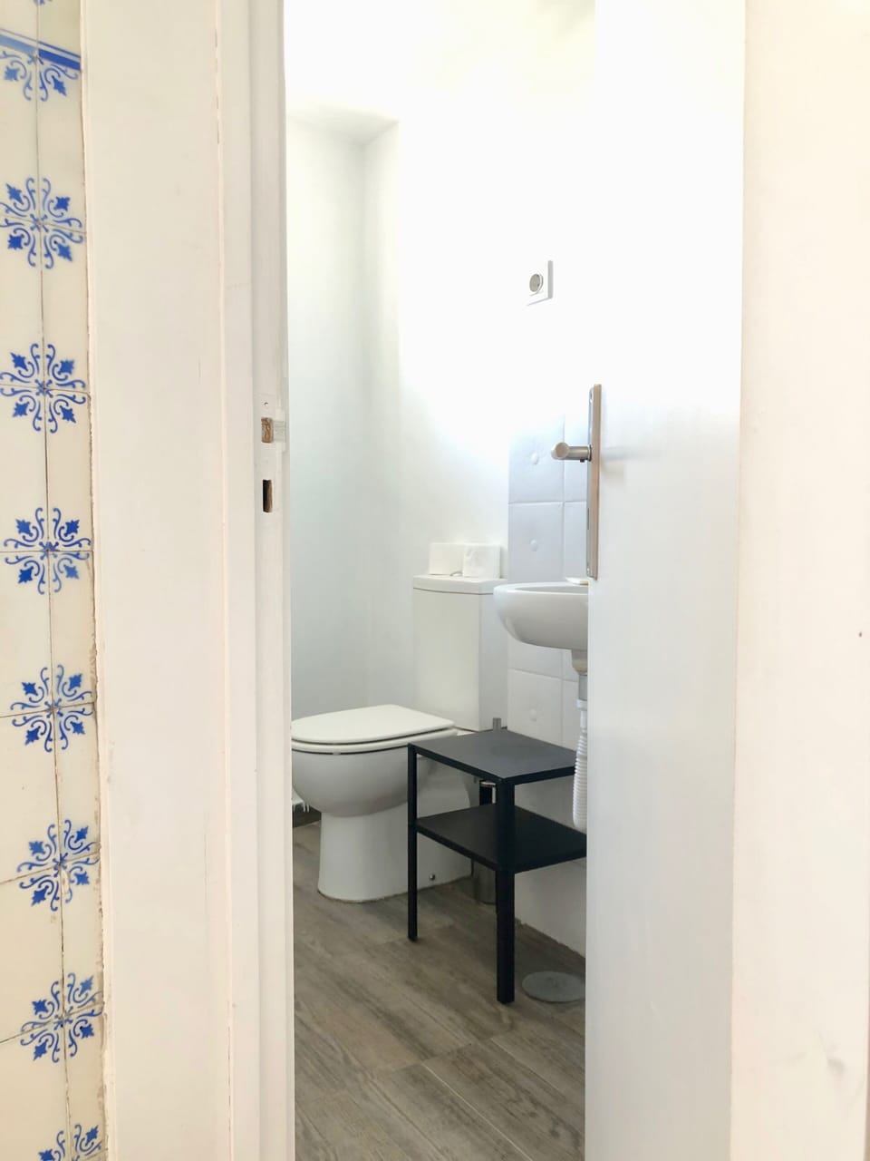Basic Double Room, City View | Bathroom | Shower, towels, shampoo, toilet paper