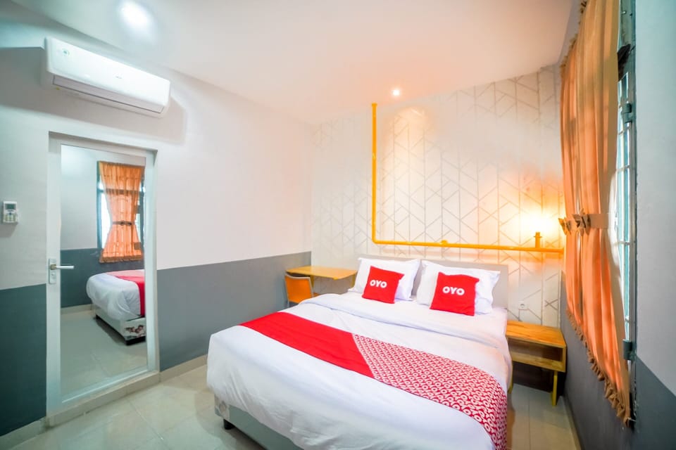 Deluxe Double Room | Desk, WiFi (free), bed sheets