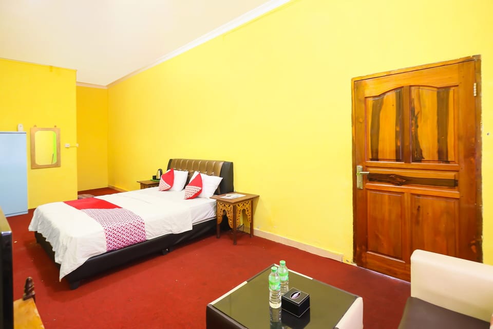 Deluxe Double Room | Laptop workspace, WiFi (free), bed sheets