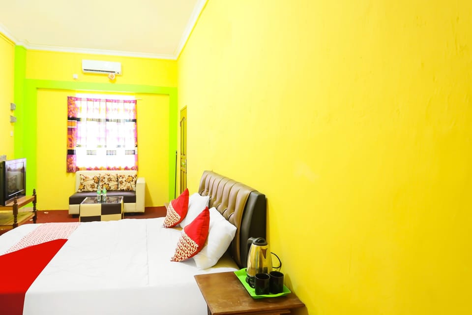 Deluxe Double Room | Laptop workspace, WiFi (free), bed sheets
