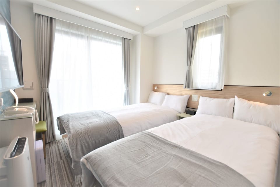 Basic Twin Room | In-room safe, soundproofing, free WiFi
