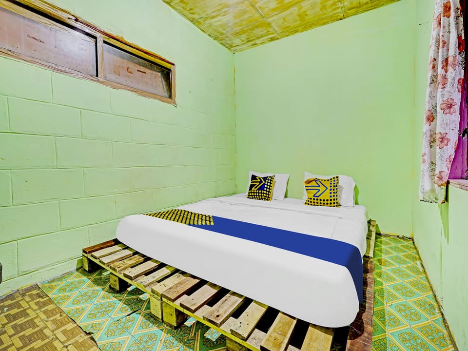 Double Room | Desk, WiFi (free), bed sheets