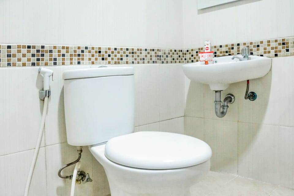 Double Room | Bathroom | Shower, rainfall showerhead, soap