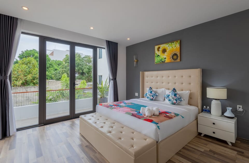 Deluxe Villa | 6 bedrooms, desk, blackout drapes, soundproofing