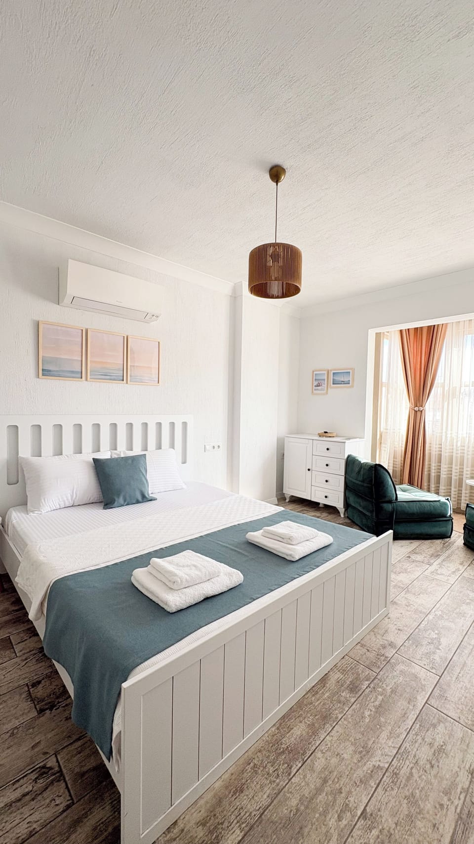 Deluxe Double Room | Hypo-allergenic bedding available, soundproofing