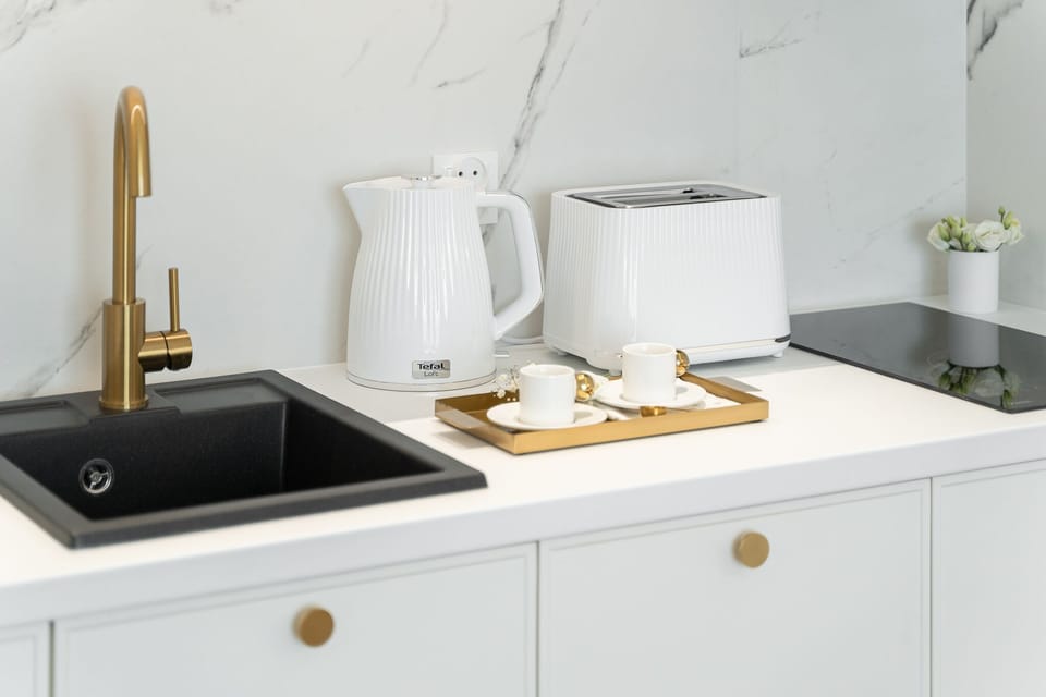 Apartment | Private kitchenette | Espresso maker, coffee/tea maker, electric kettle