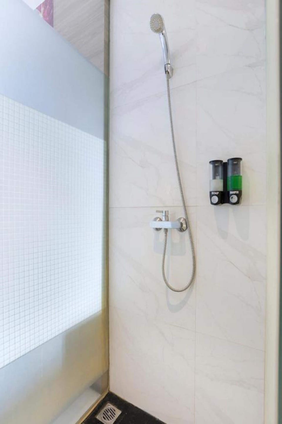 Deluxe Double Room | Bathroom | Free toiletries, towels, soap, shampoo