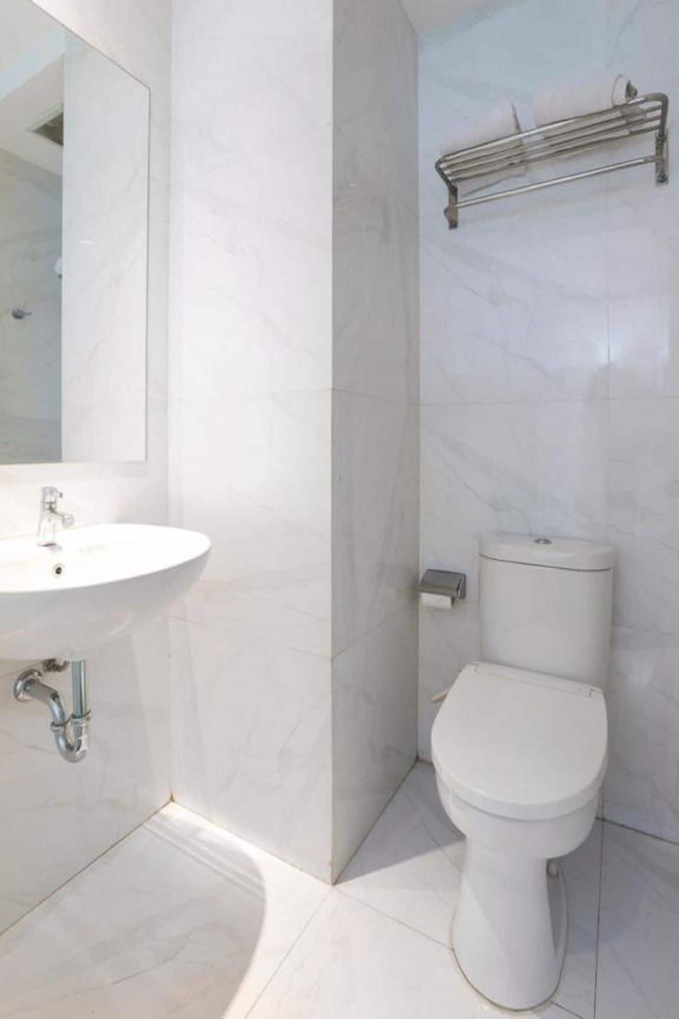 Deluxe Double Room | Bathroom | Free toiletries, towels, soap, shampoo