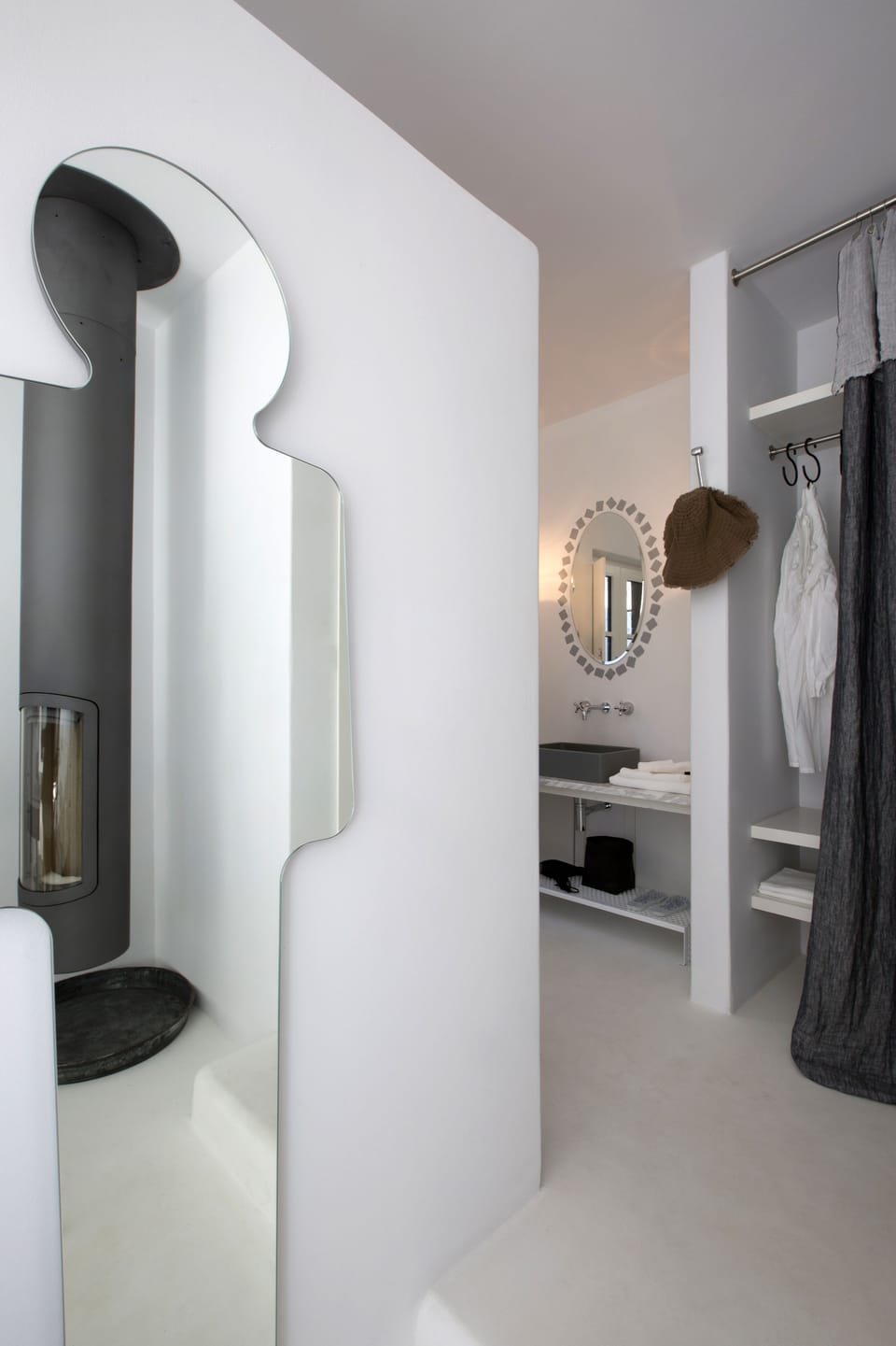 Free minibar, soundproofing, free WiFi, bed sheets