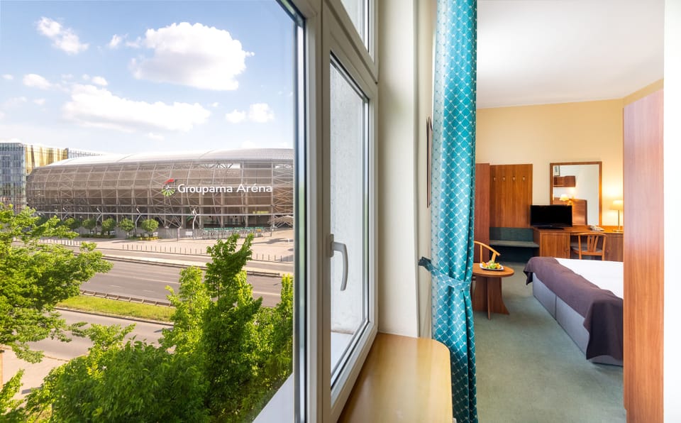 Superior Double or Twin Room | Desk, laptop workspace, free WiFi, bed sheets