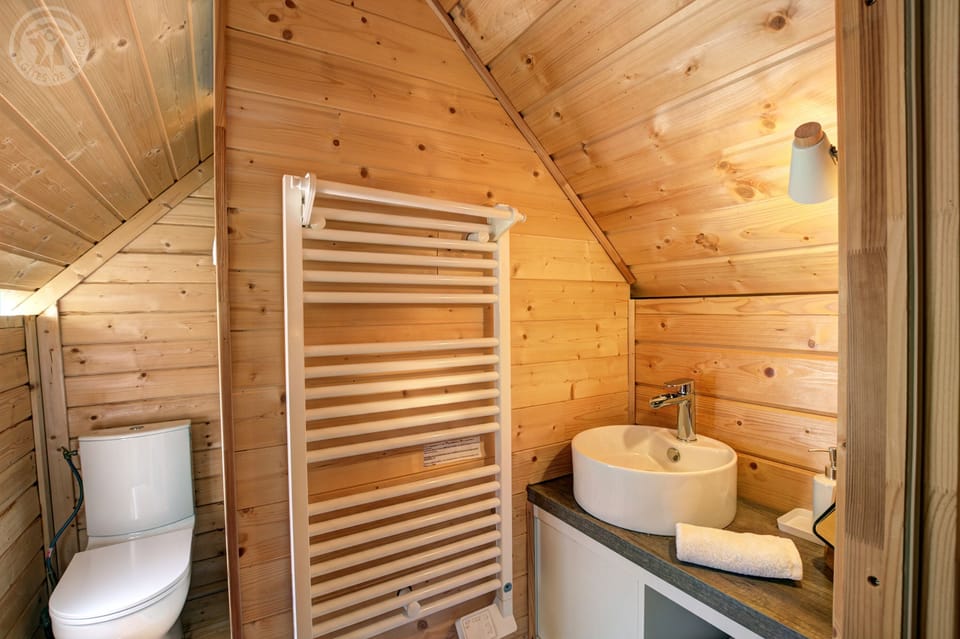 Kota with Private Jacuzzi | Bathroom | Shower, hydromassage showerhead, hair dryer, towels