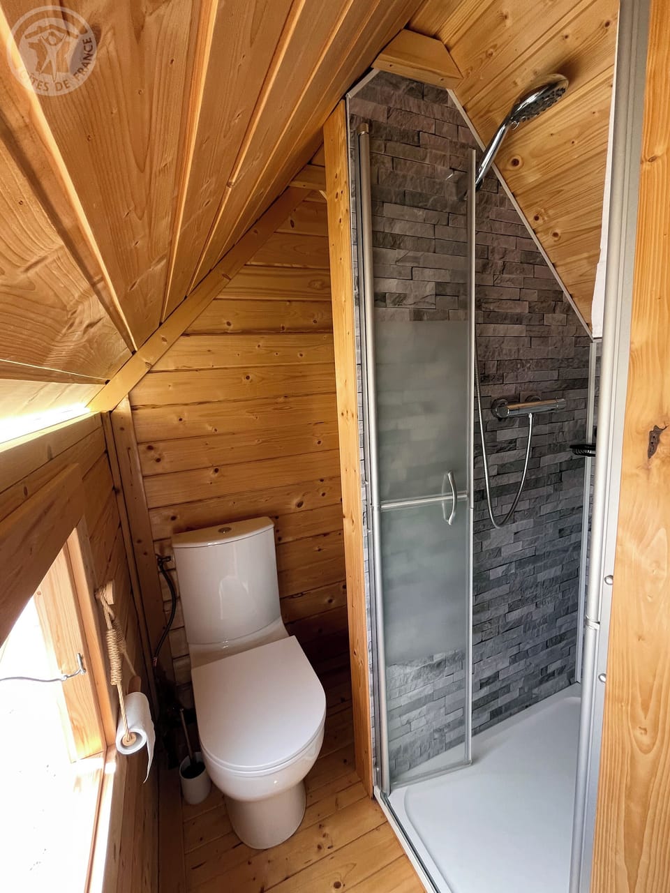 Kota with Private Jacuzzi | Bathroom | Shower, hydromassage showerhead, hair dryer, towels