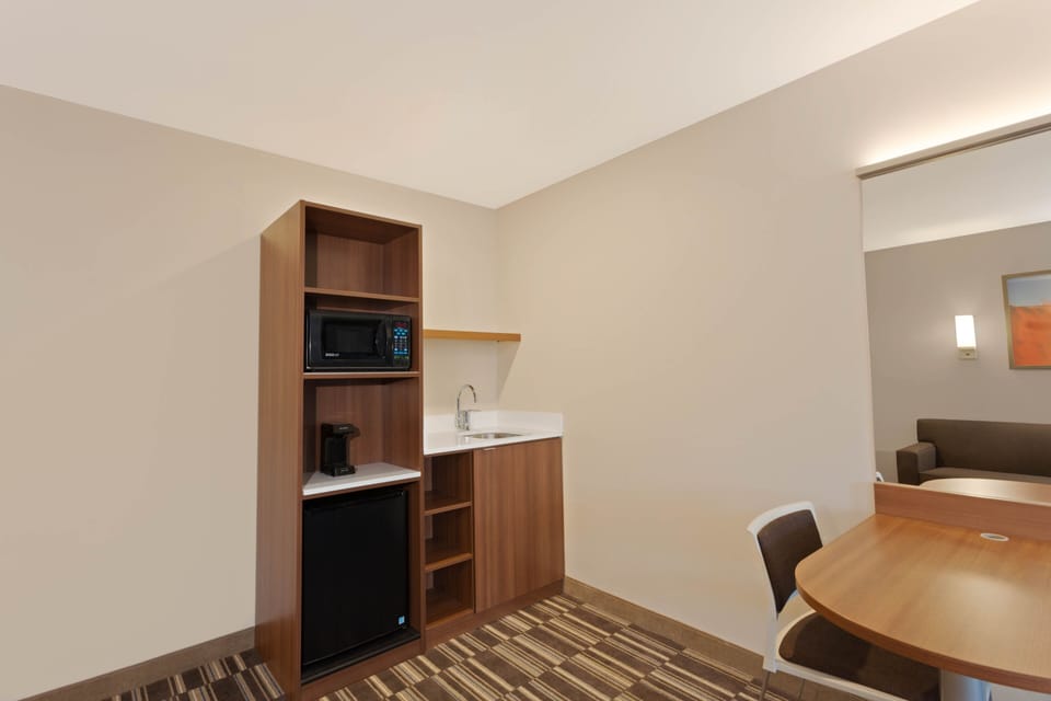 Premium bedding, pillowtop beds, desk, laptop workspace