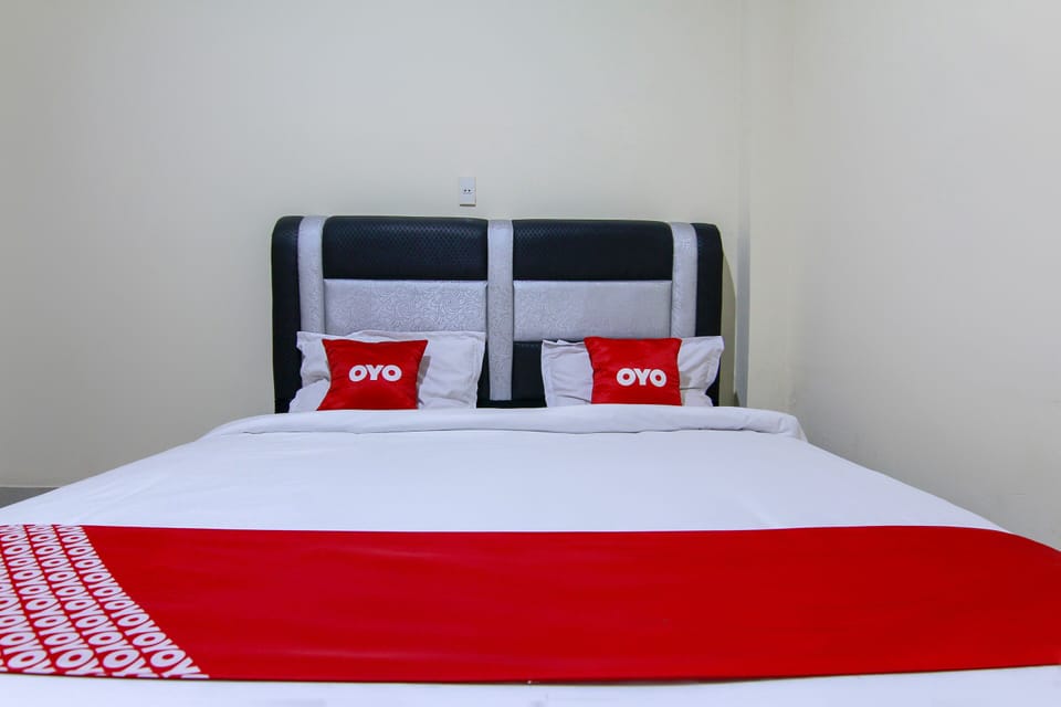 Deluxe Double Room | Laptop workspace, WiFi (free), bed sheets