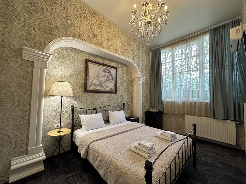 Luxury Suite, Courtyard View | Premium bedding, down comforters, minibar, in-room safe