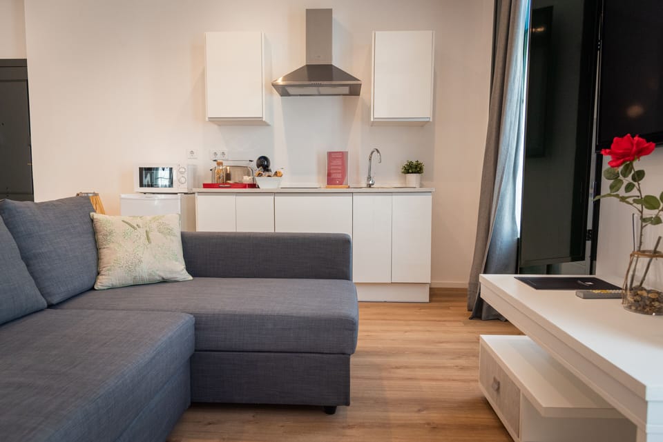 Suite | Private kitchen | Full-size fridge, microwave, stovetop, coffee/tea maker