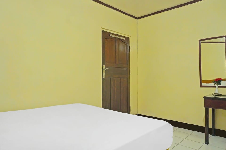 Double Room | Laptop workspace, WiFi (free), bed sheets