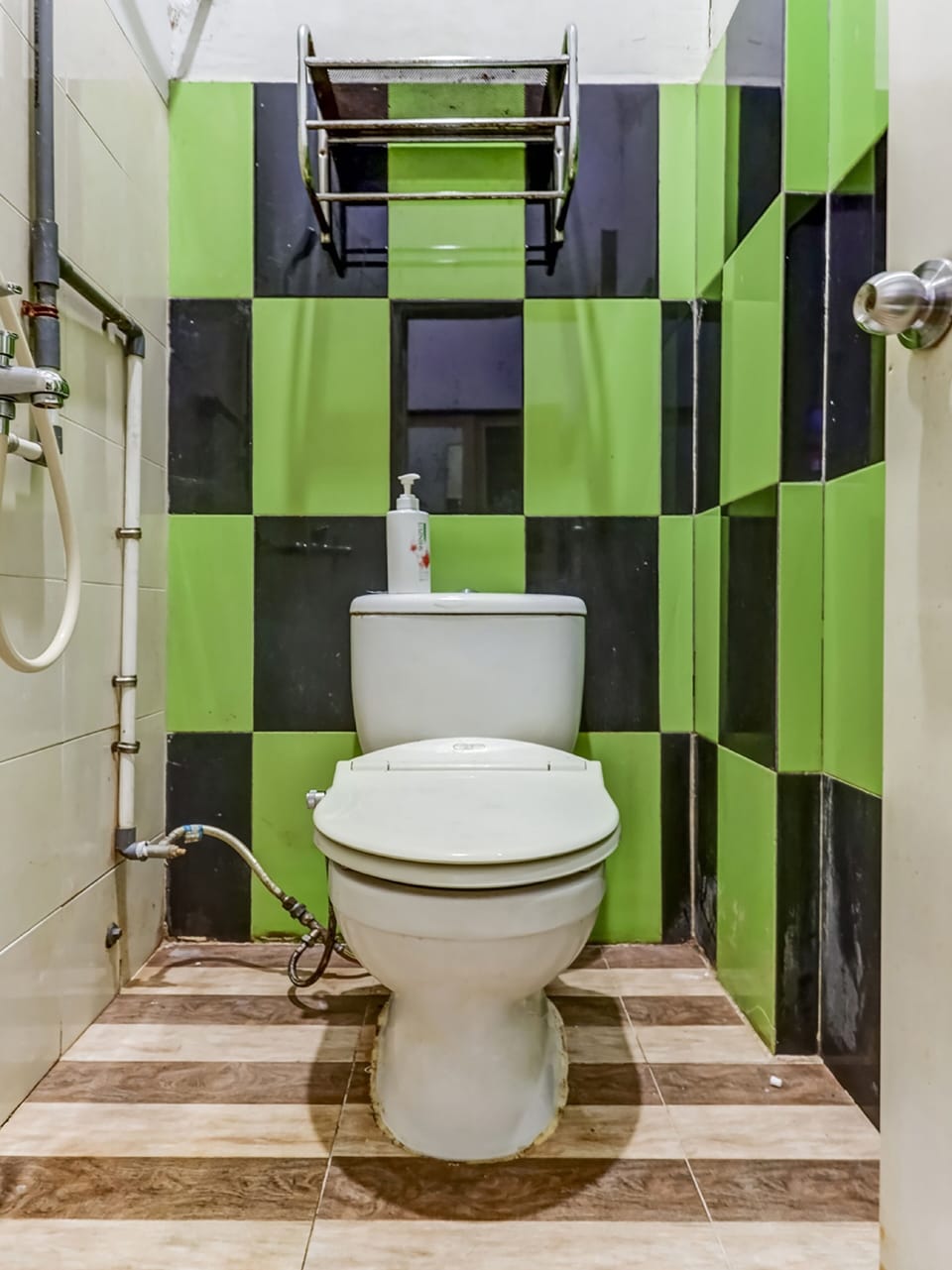 Deluxe Double Room | Bathroom | Shower, rainfall showerhead, towels, toilet paper