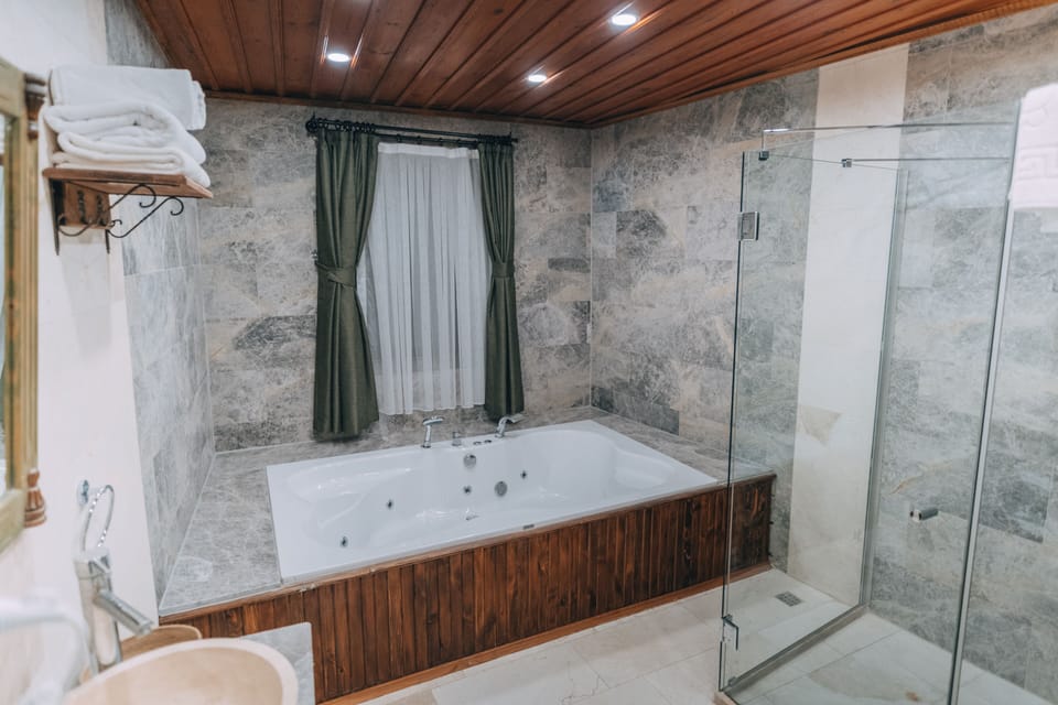 Luxury Room, 1 King Bed, Non Smoking, Jetted Tub | Bathroom | Shower, designer toiletries, hair dryer, bathrobes