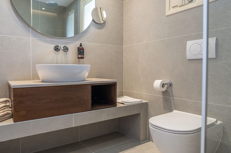 Superior Double Room | In-room safe, blackout drapes, free WiFi, bed sheets