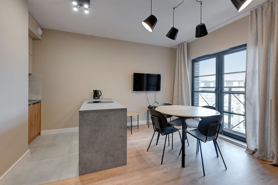 Classic Studio Suite | Living area | Flat-screen TV