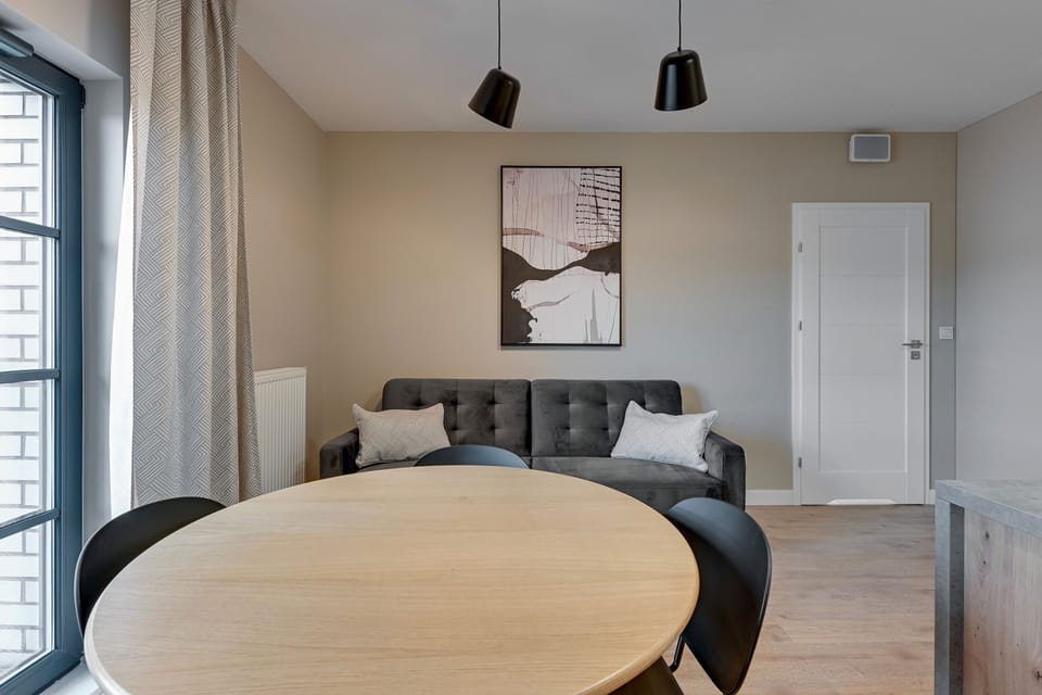 Classic Studio Suite | Living area | Flat-screen TV