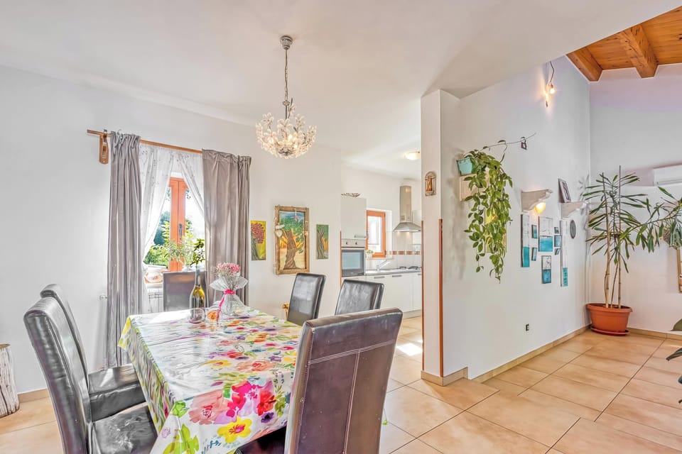 Family House, 3 Bedrooms, 2 Bathrooms (Villa Simac With Pool and Whirlpool) | Dining