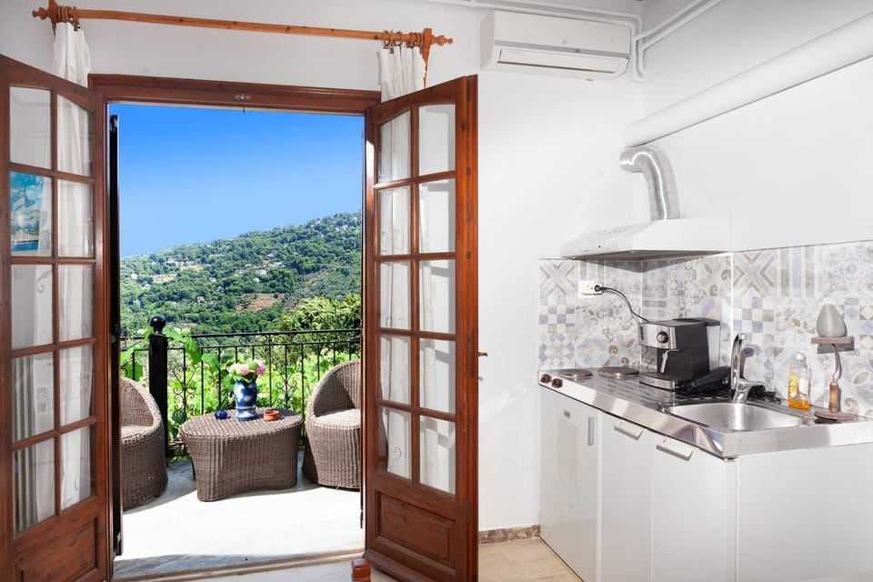 House, Smoking | Private kitchen