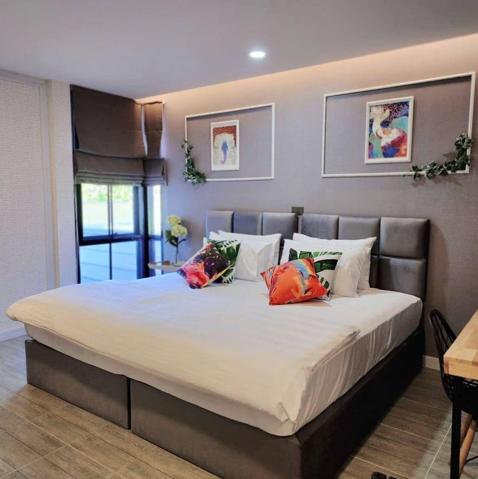 Deluxe Double Room | Desk, laptop workspace, free WiFi, bed sheets