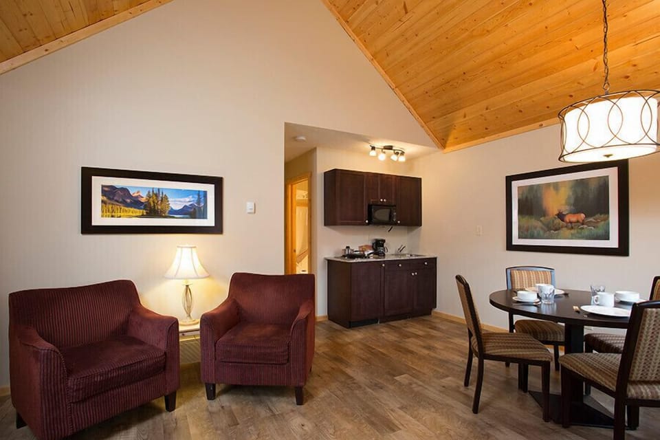 Cabin, 1 Bedroom, Kitchen | Living room | Fireplace