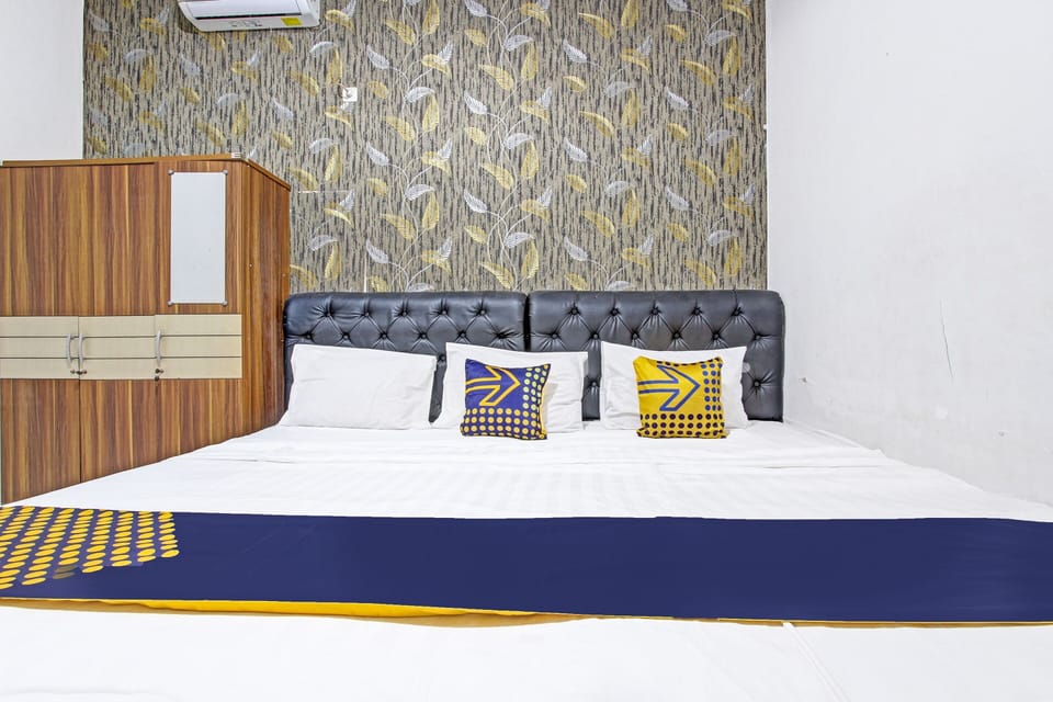 Economy Triple Room | Desk, free WiFi, bed sheets