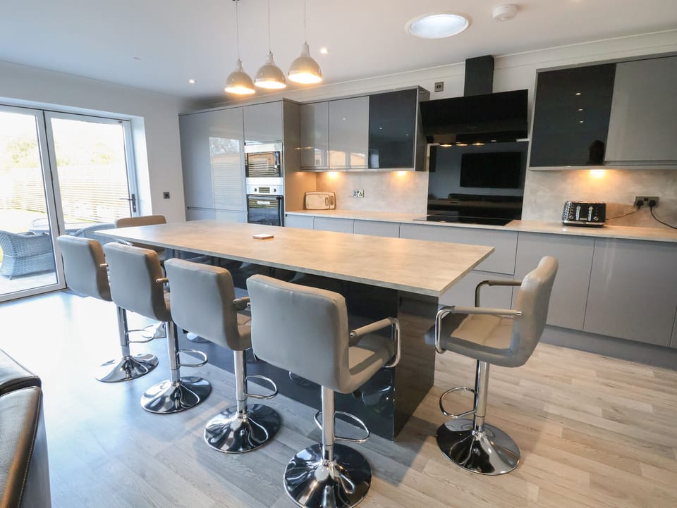 Fridge, dishwasher, electric kettle, toaster