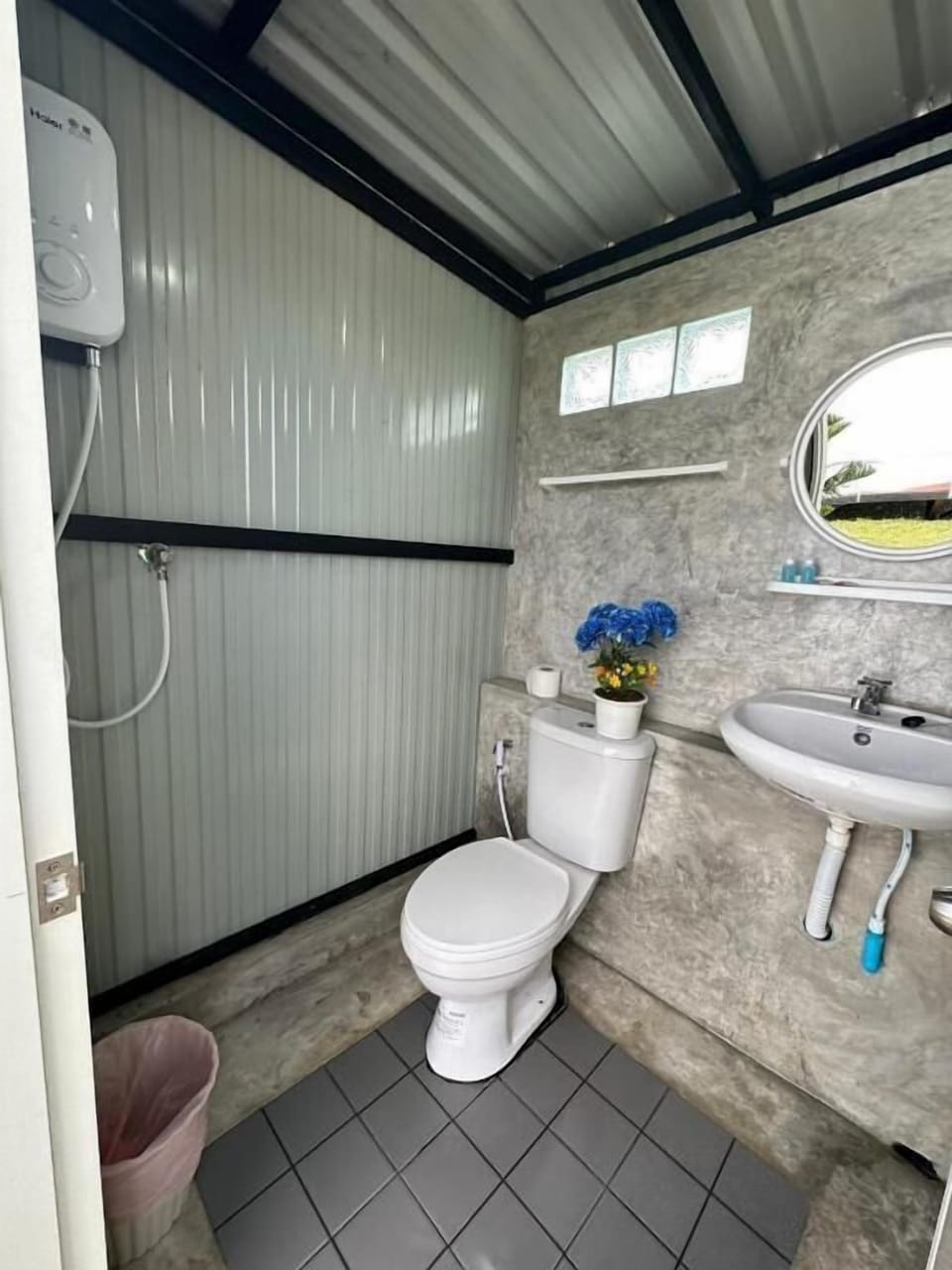 Private Dome | Bathroom | Free toiletries, hair dryer, towels