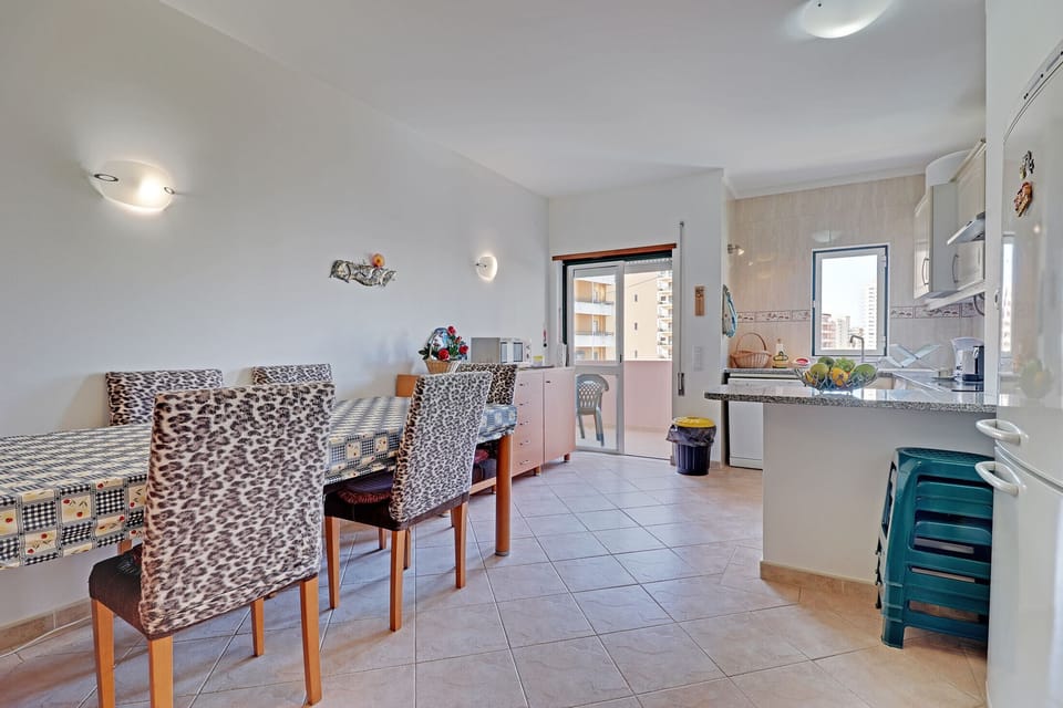 Apartment, 2 Bedrooms, 2 Bathrooms | In-room dining