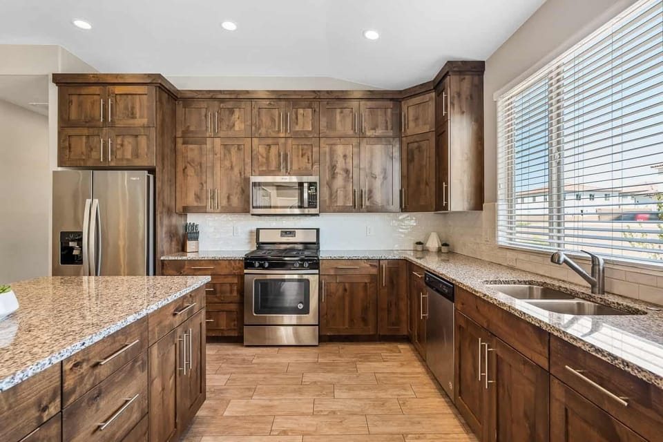 House, 5 Bedrooms | Private kitchen | Fridge, oven, coffee/tea maker, toaster