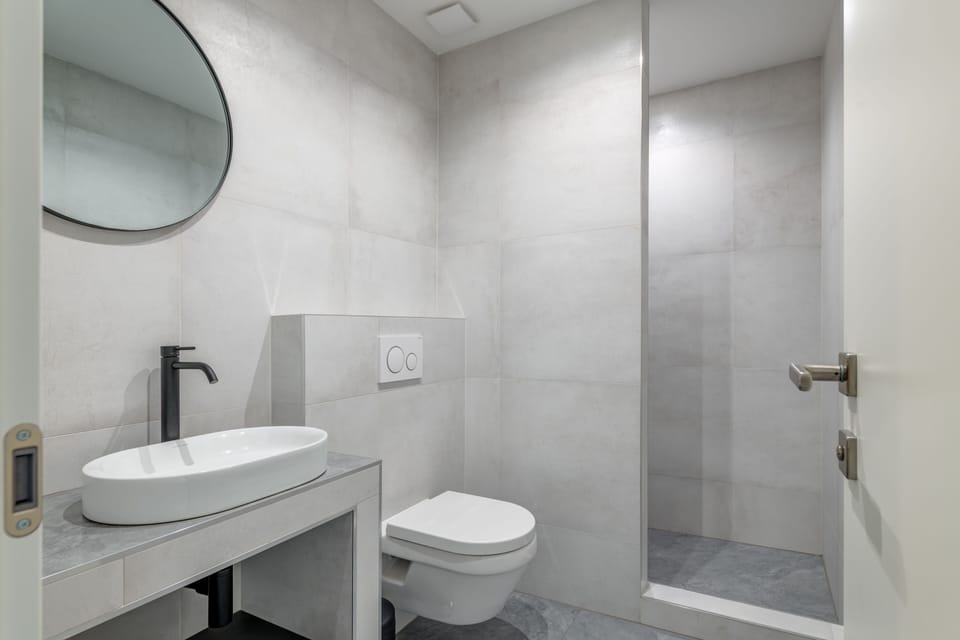 Deluxe Double Room, Balcony | Bathroom | Shower, rainfall showerhead, eco-friendly toiletries, hair dryer