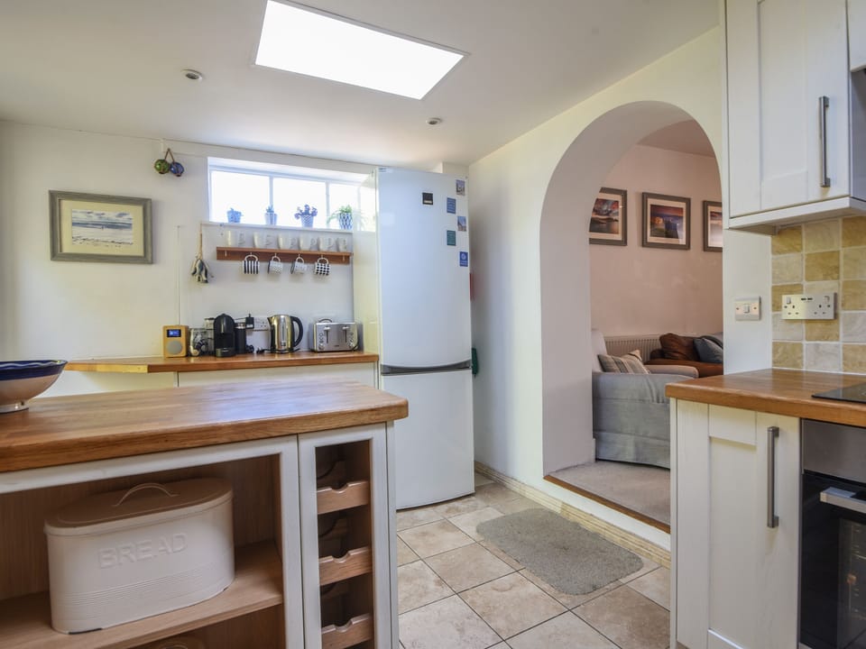 Cottage | Private kitchen | Fridge, dishwasher, electric kettle, toaster
