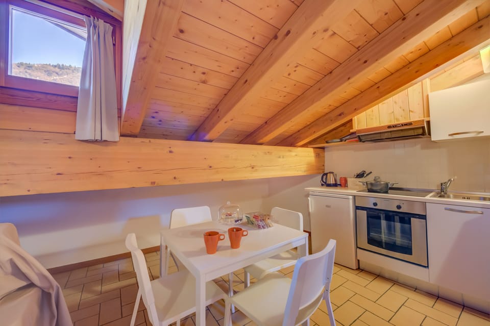 Studio | Private kitchen | Fridge, stovetop, cookware/dishes/utensils
