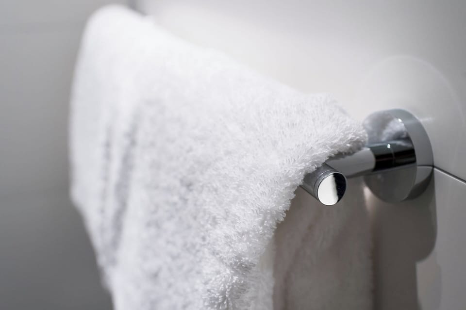 Shower, rainfall showerhead, free toiletries, hair dryer